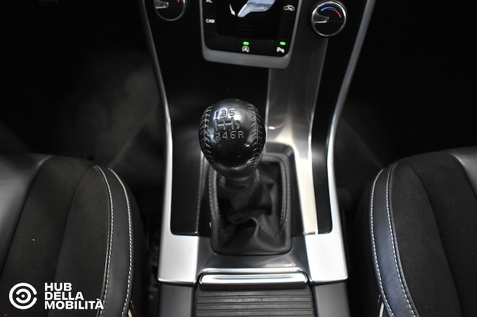 VOLVO XC60 D3 R-design Momentum